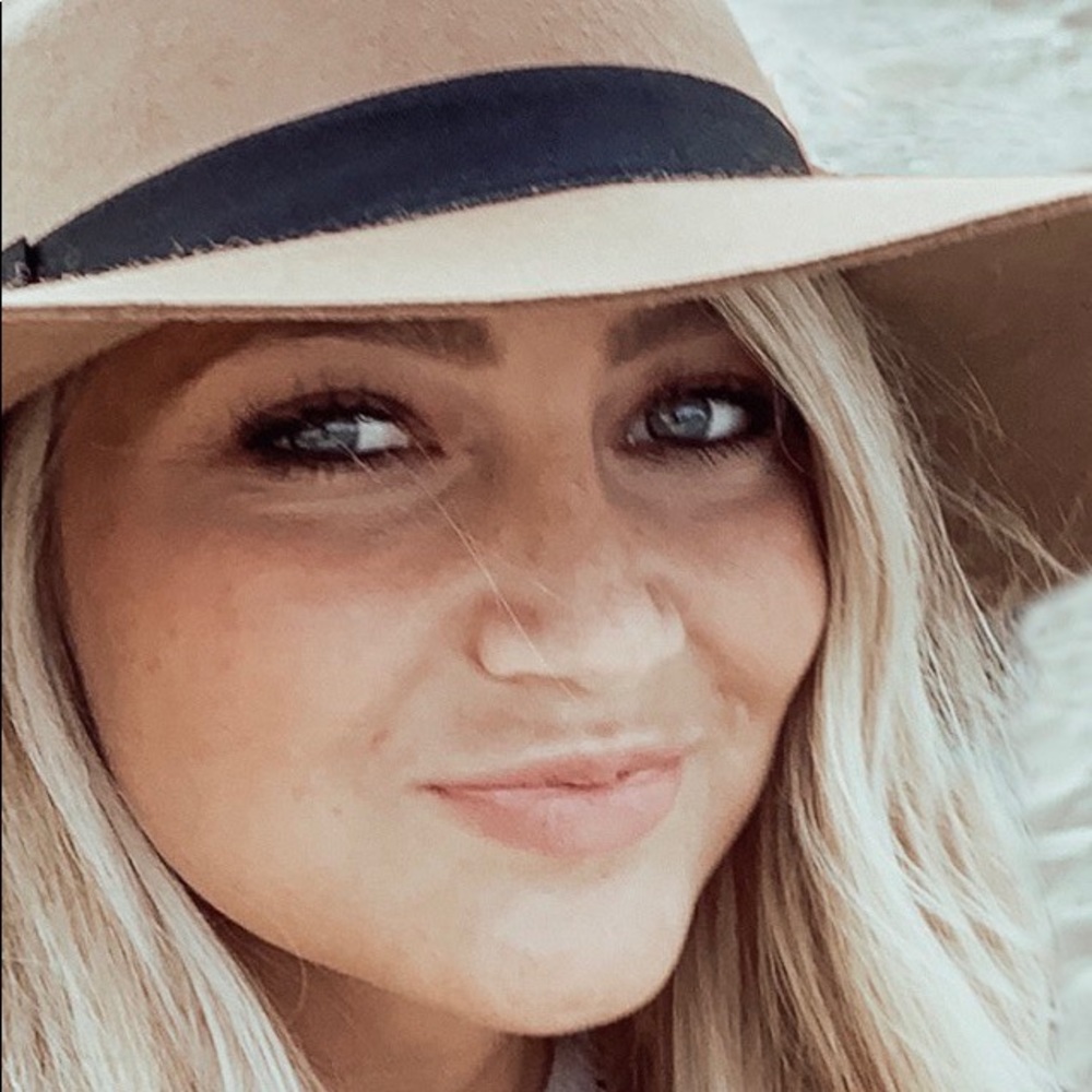 Meet your Posher, Laura